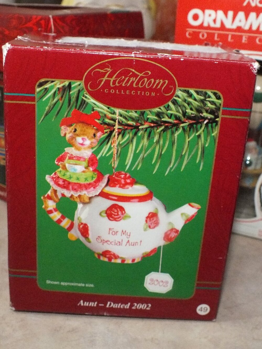 Carlton Cards Heirloom Collection Christmas Mouse & Teapot Aunt Ornament 2002